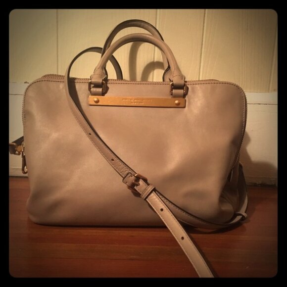 AUTH Pre-owned MARC by MARC JACOBS Goodbye Columbus Sylvie Cement Grey Crossbody - Picture 2 of 16